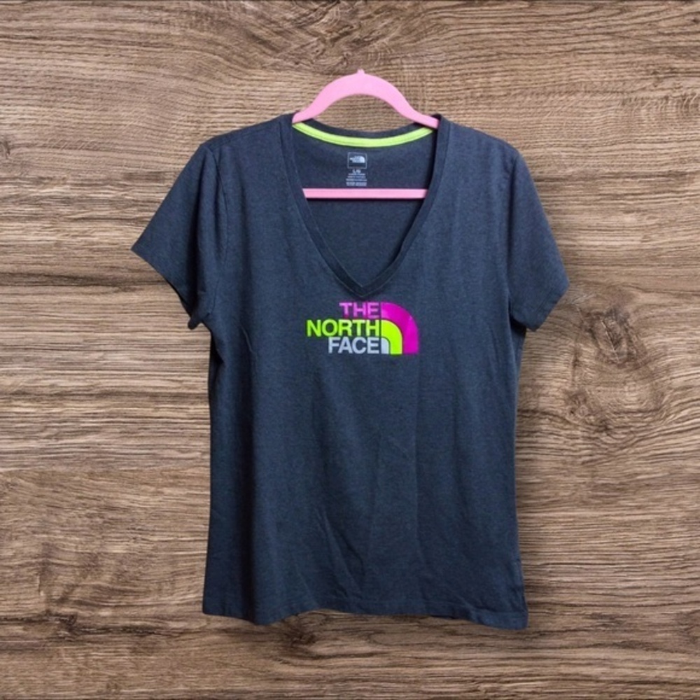 🎈3/$20! 
The north face gray V-neck T-shirt. Large.